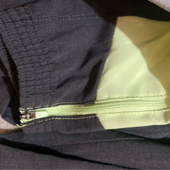 💜Gray women’s Cherokee pants with green accents💜 - Picture 4 of 4